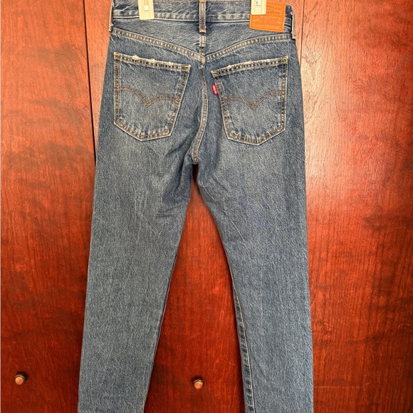 Levi’s Middy Straight in Medium Blue Wash - Picture 2 of 3